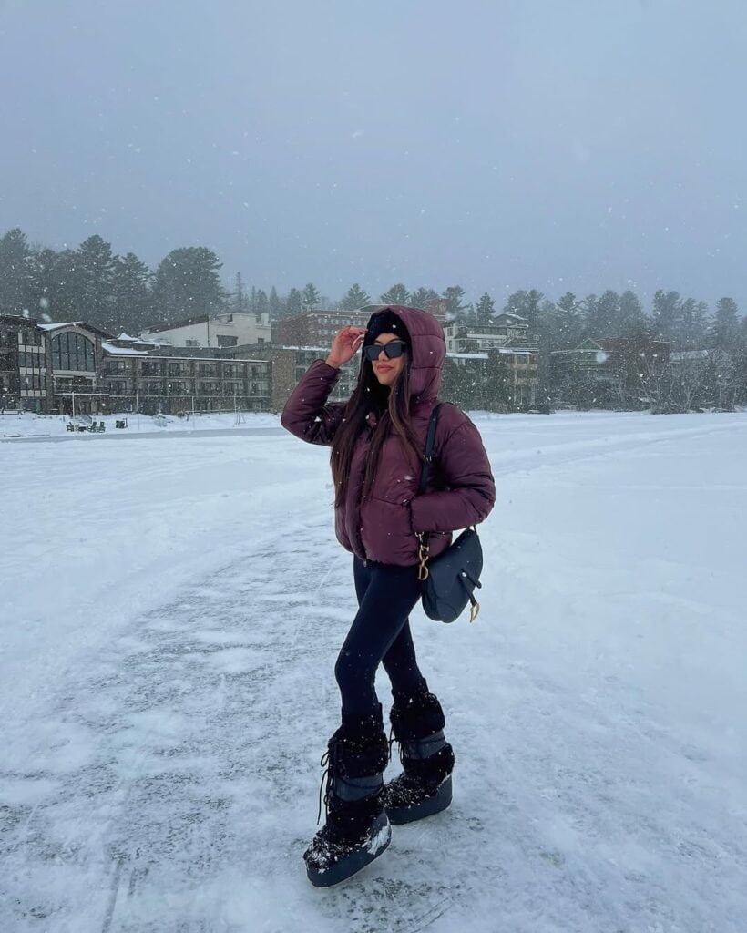 Burgundy Puffer Jacket and Fur-Lined Moon Boots Burgundy Puffer Jacket and Fur-Lined Moon Boots — Apres Ski Outfits