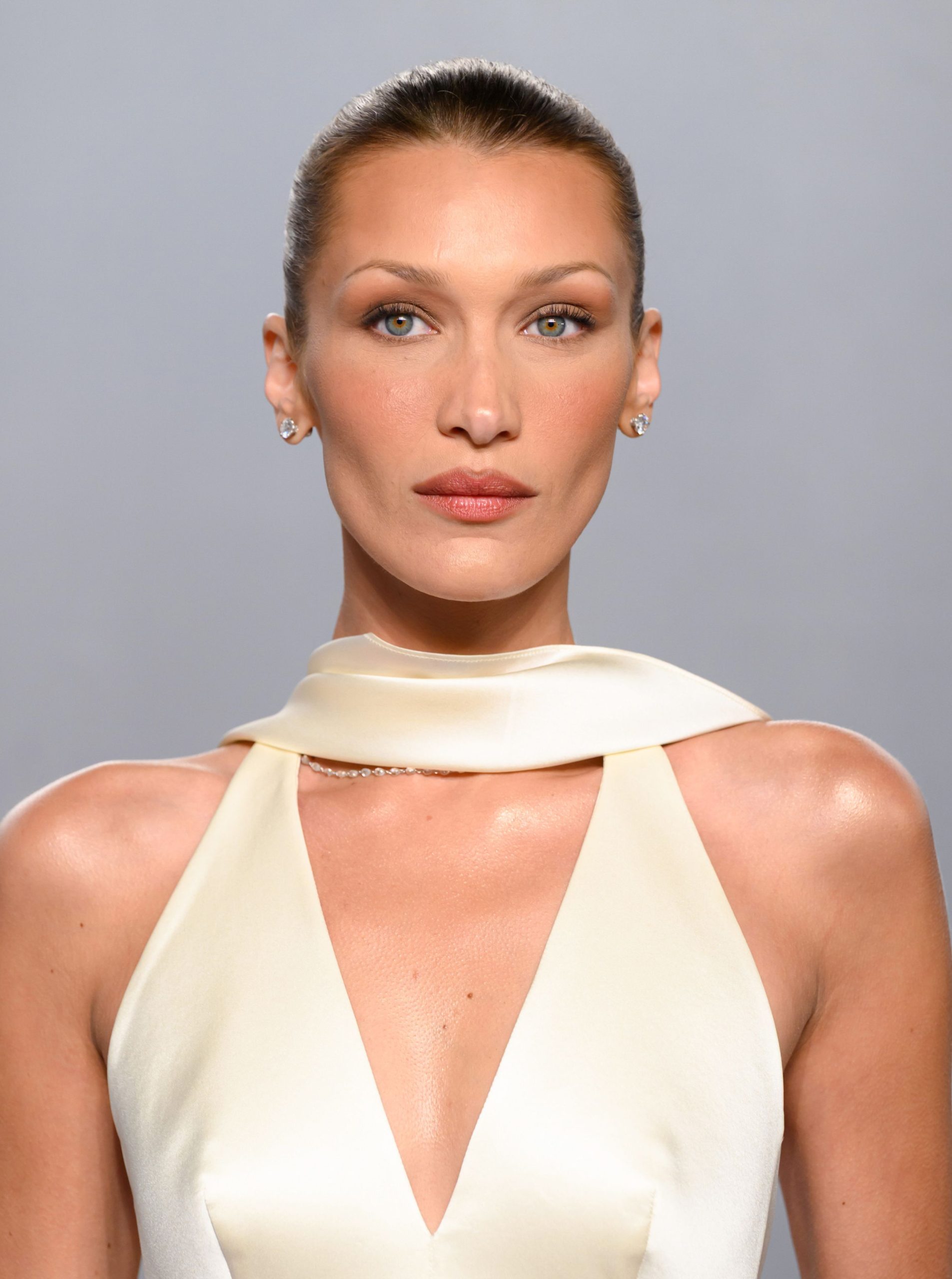 Sleek Dark Blonde Layered Bob Sleek Dark Blonde Layered Bob — Winter Haircuts for Oval Faces