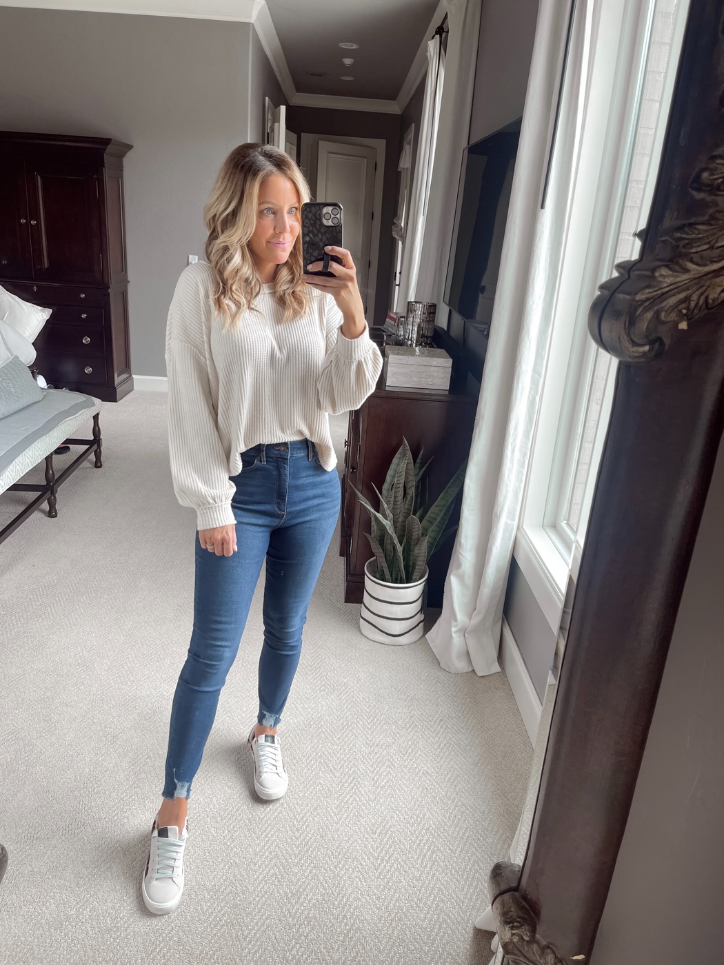 Oversized Cream Knit Sweater with Blue Jeans for Ultimate Fall Comfort Oversized Cream Knit Sweater with Blue Jeans for Ultimate Fall Comfort — Fall to Winter Outfits