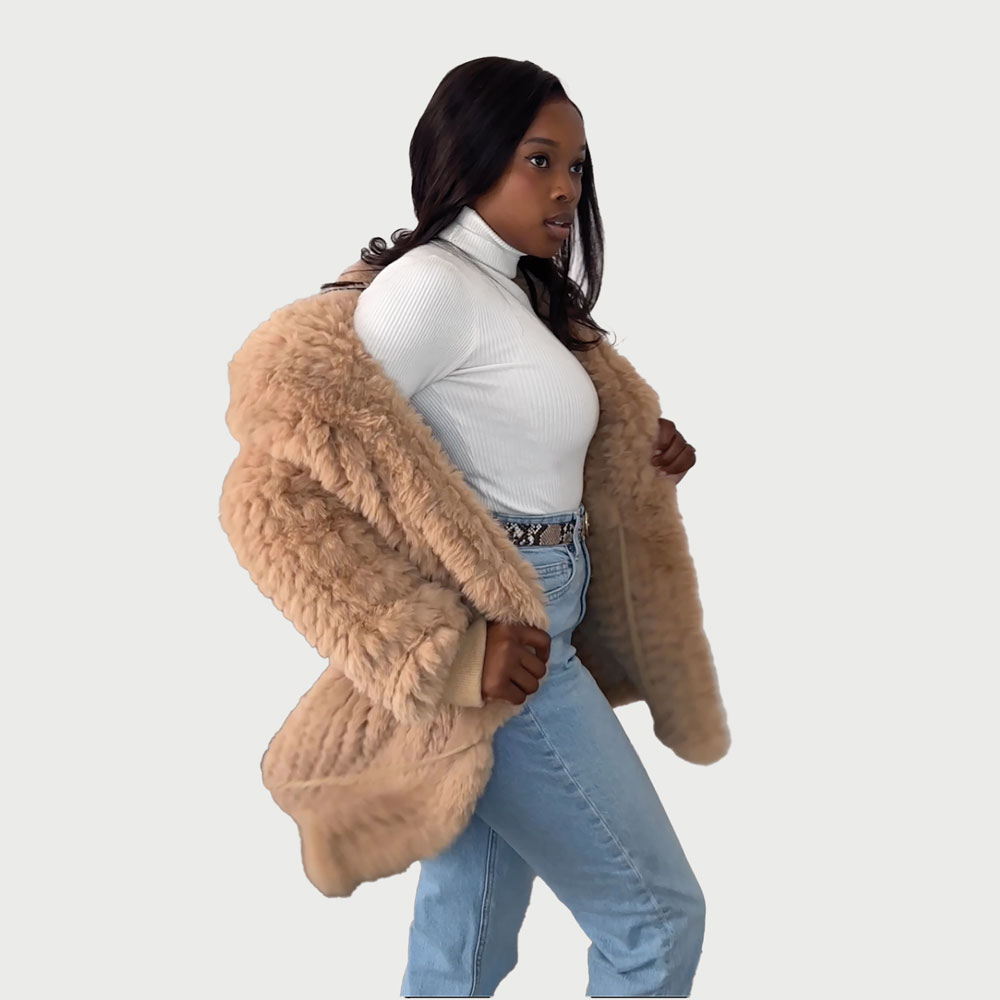 Effortless Beige Shearling Coat with Blue Jeans — Shearling Coat Outfits