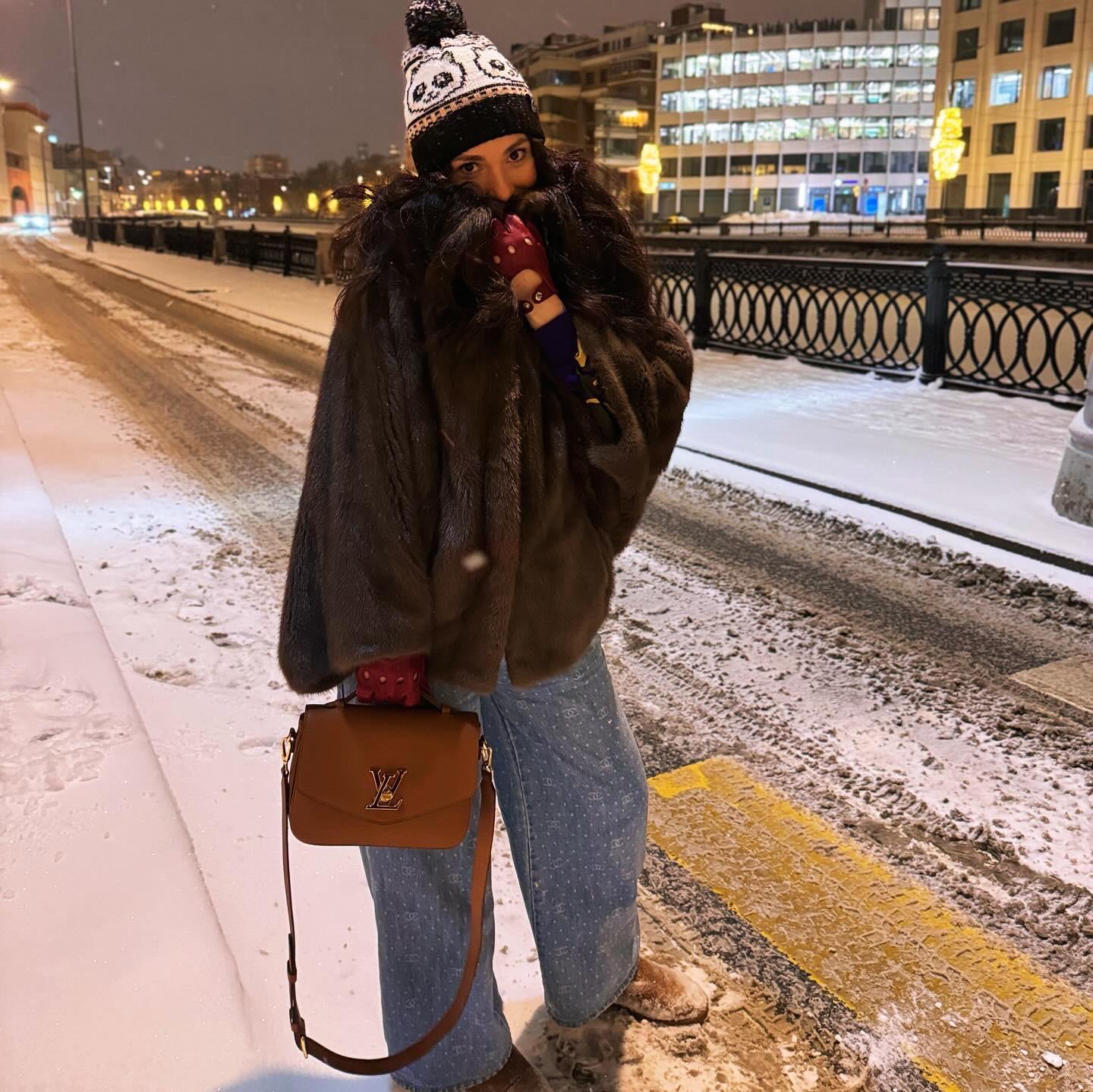 Oversized Fur Coat for a Cozy Street Statement — Winter Streetwear Outfits
