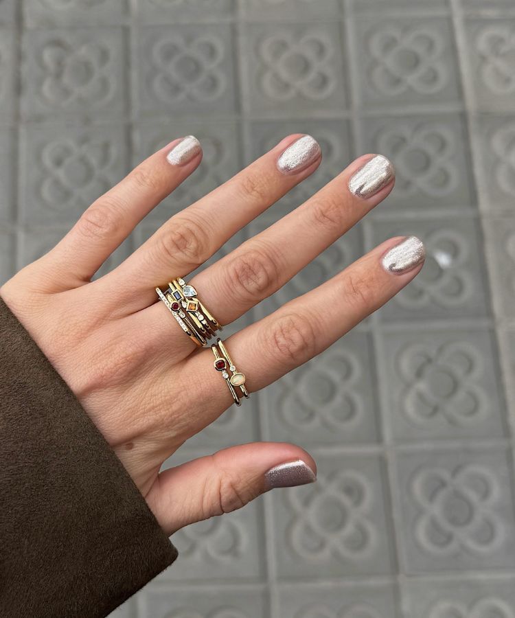 High Shine Metallic Silver Almonds High Shine Metallic Silver Almonds — trendy simple nail designs