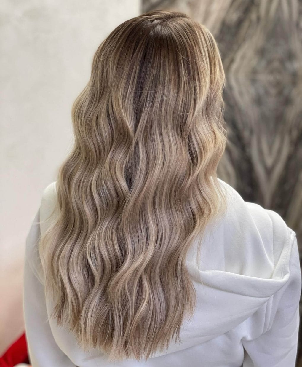 Mid-Back Layers With Cool Beige Balayage Mid-Back Layers With Cool Beige Balayage — Winter Balayage