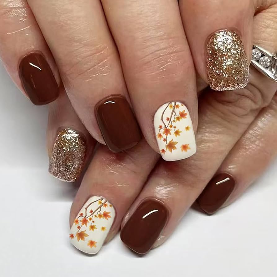 Glossy Glitter Visual Idea Glossy Glitter Visual Idea — Short Winter Square Nails