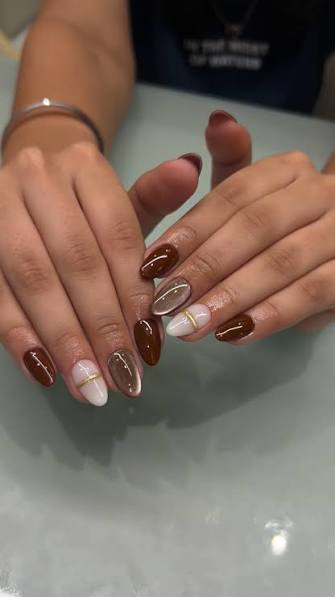 Brown Cat-Eye with Gold Stripe Accents Brown Cat-Eye with Gold Stripe Accents — brown nail designs