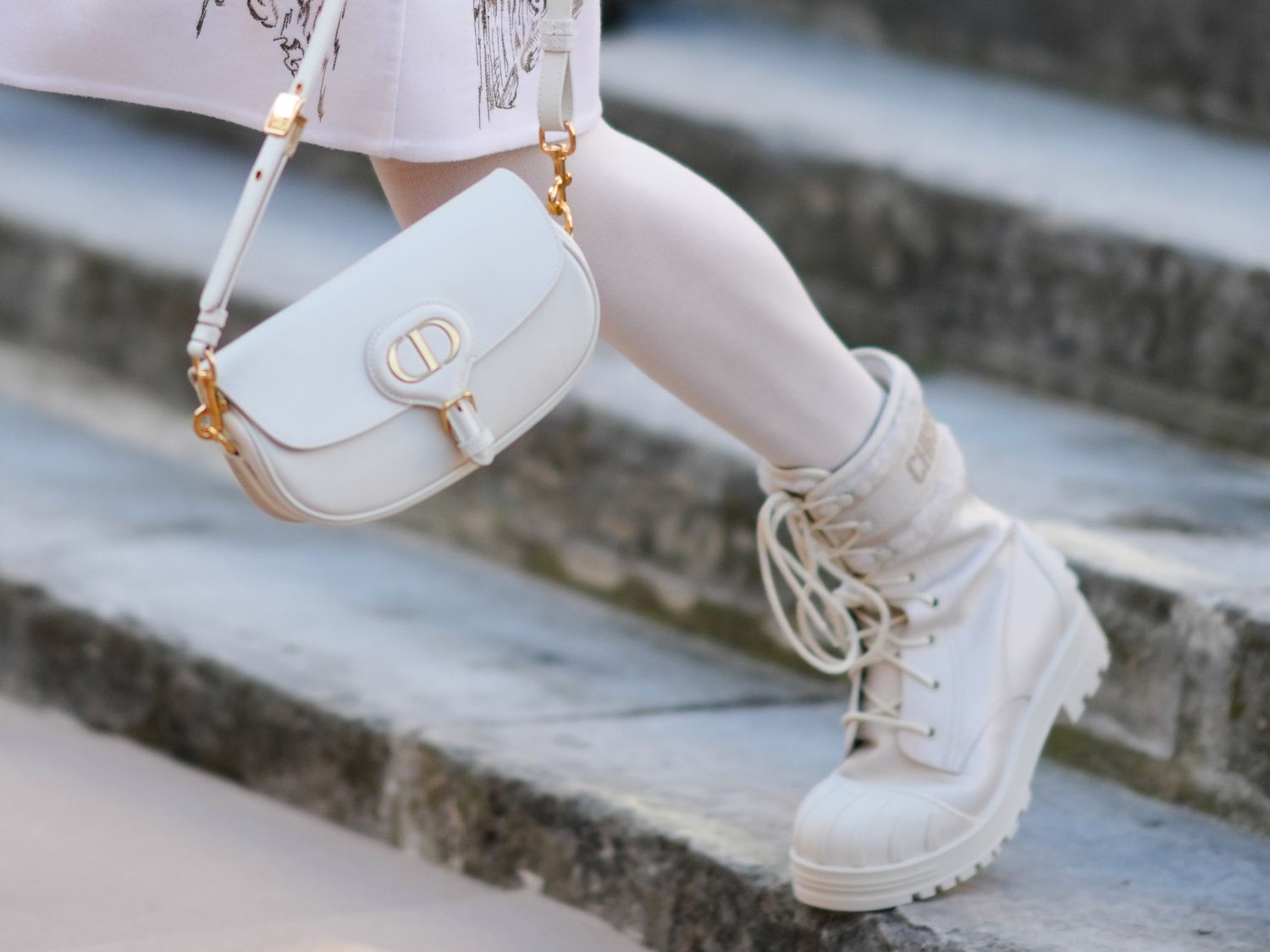 Minimalist White Lace-Up Boots with Matching Tights Minimalist White Lace-Up Boots with Matching Tights — Snow Boots Outfits