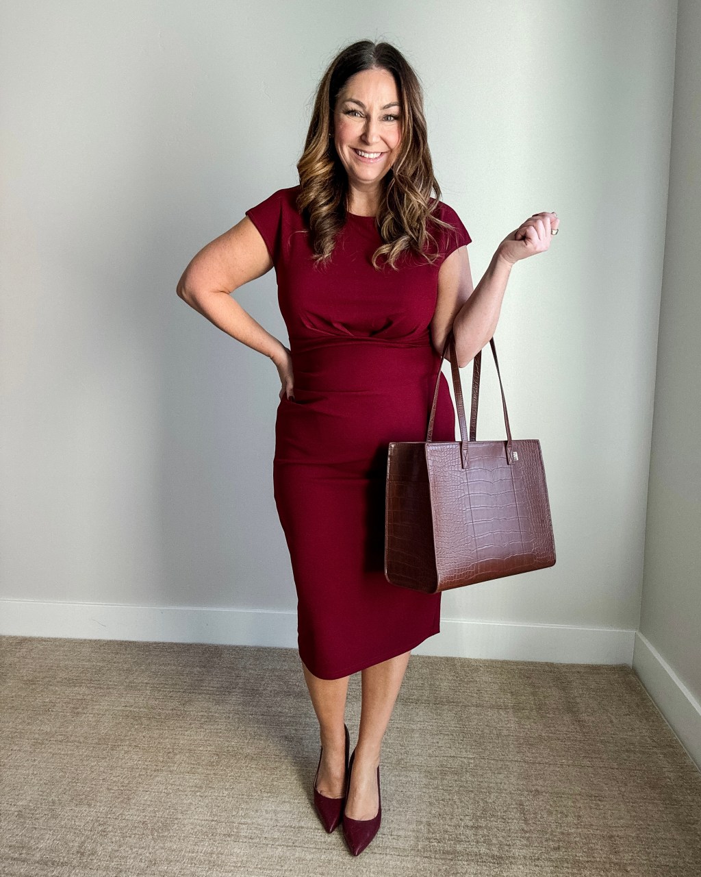 Chic Burgundy Sheath Dress with Matching Heels Chic Burgundy Sheath Dress with Matching Heels — Winter Work Outfits