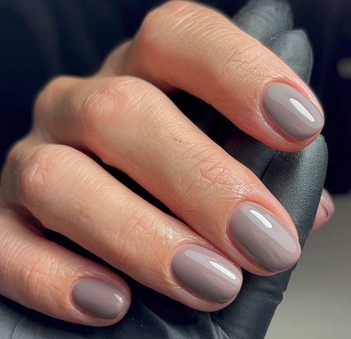 Glossy Deep Taupe Grey Oval Nails Glossy Deep Taupe Grey Oval Nails — Classy Winter Nails