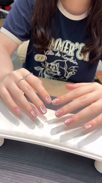 Foil Accents On Accent Nails Nail Design Foil Accents On Accent Nails Nail Design — neutral nail colors