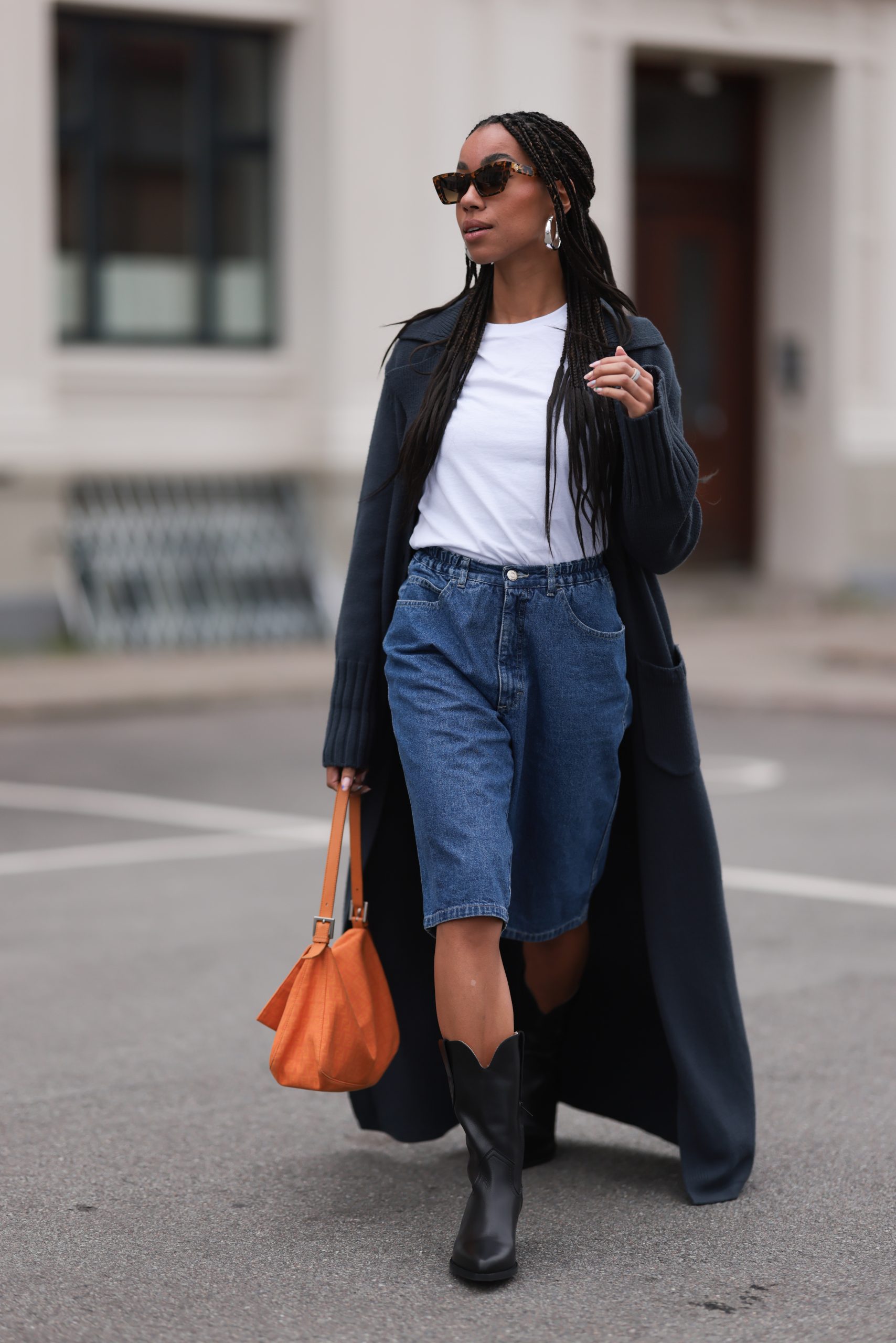 Long Coat and Denim Shorts with Cowboy Boots Long Coat and Denim Shorts with Cowboy Boots — Western Winter Outfits