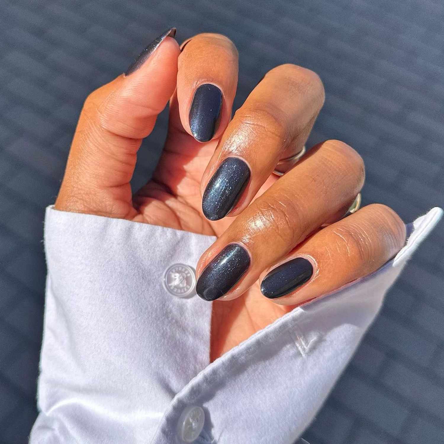 Glossy Charcoal Shimmer Nails Glossy Charcoal Shimmer Nails — Winter Black Nails