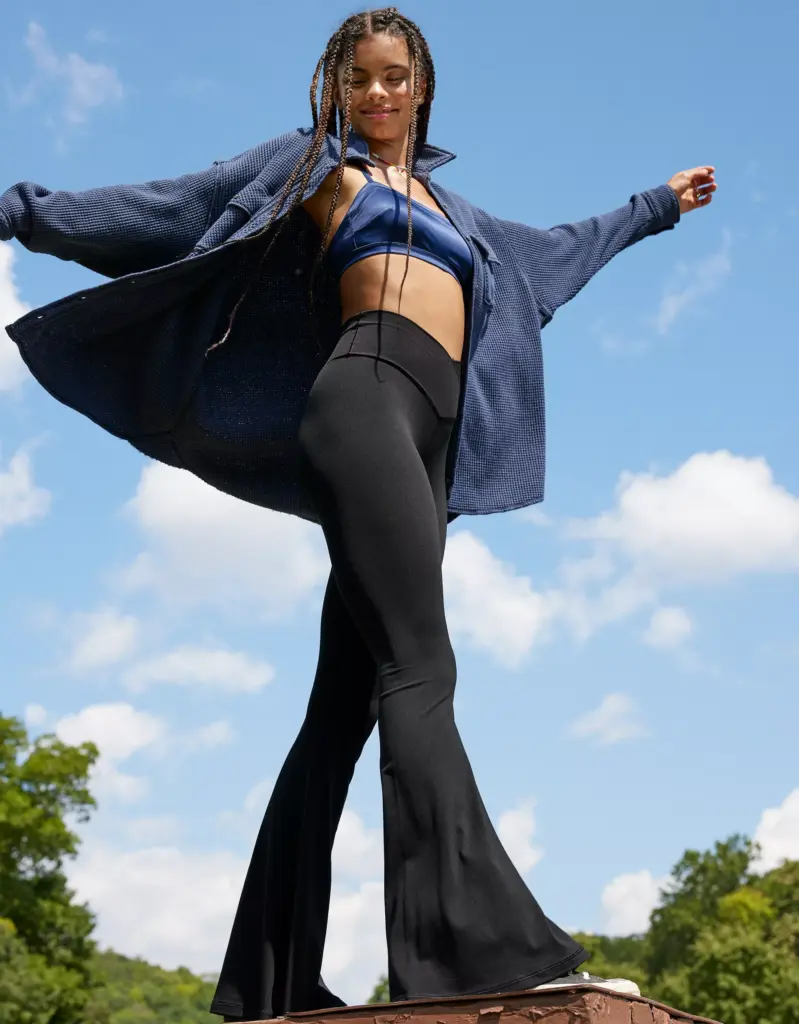 Blue and Black Flare Leggings Outfit with Waffle-Knit Shirt — Flare Leggings Outfits