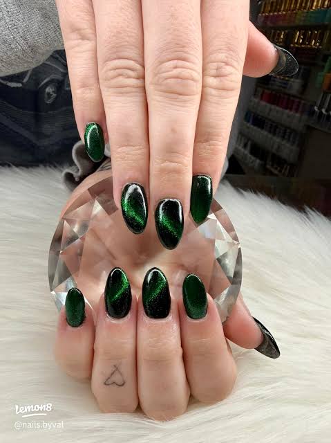 Emerald Outline French Square Nails Emerald Outline French Square Nails — Emerald Green Nails