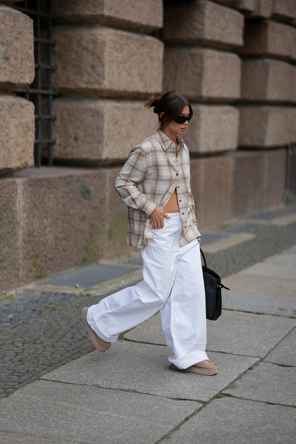 Beige Ugg Slippers with Plaid Shirt and White Pants Beige Ugg Slippers with Plaid Shirt and White Pants — Ugg Slippers Outfits