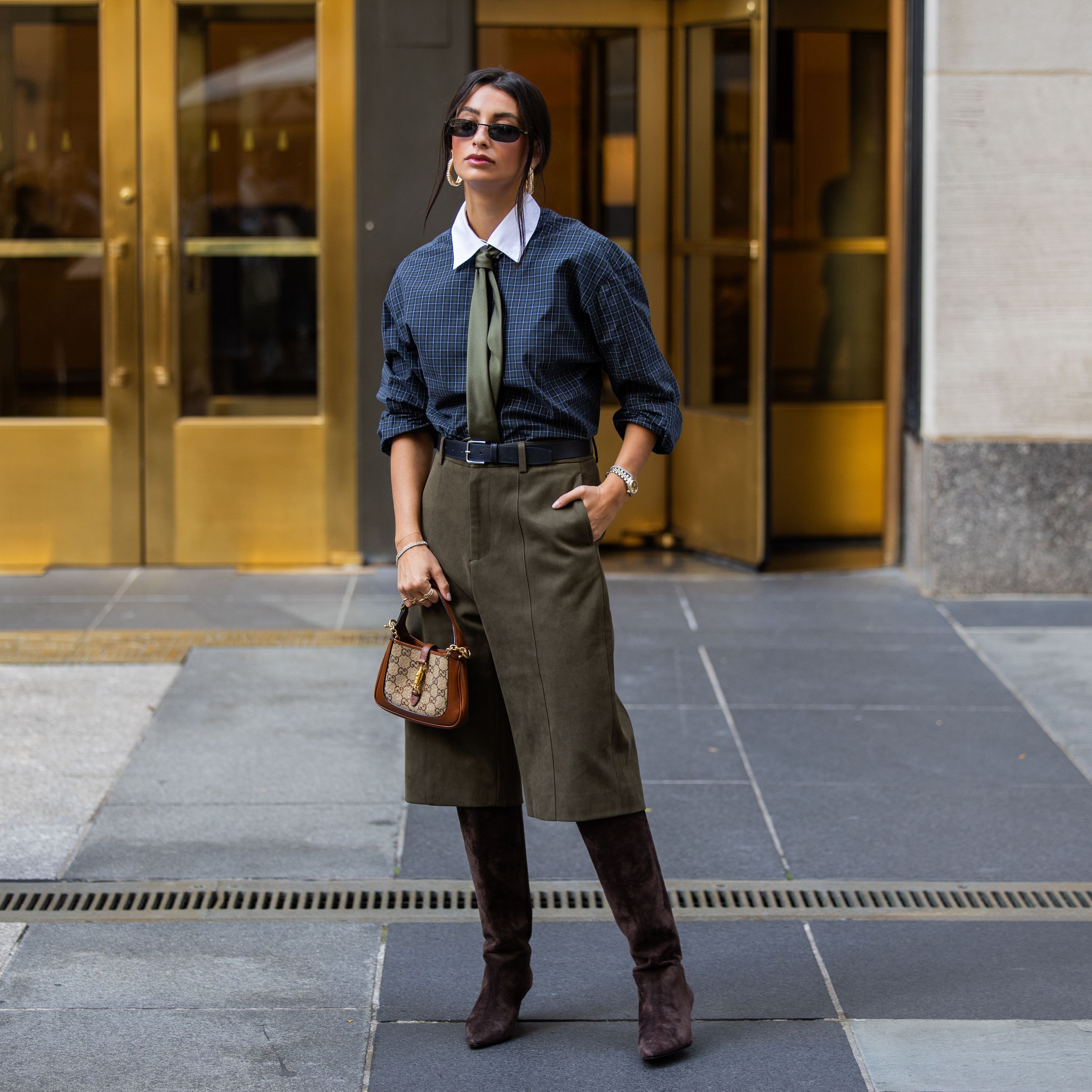 Culottes and Plaid Shirt with Suede Boots Culottes and Plaid Shirt with Suede Boots — Suede Boots Outfits