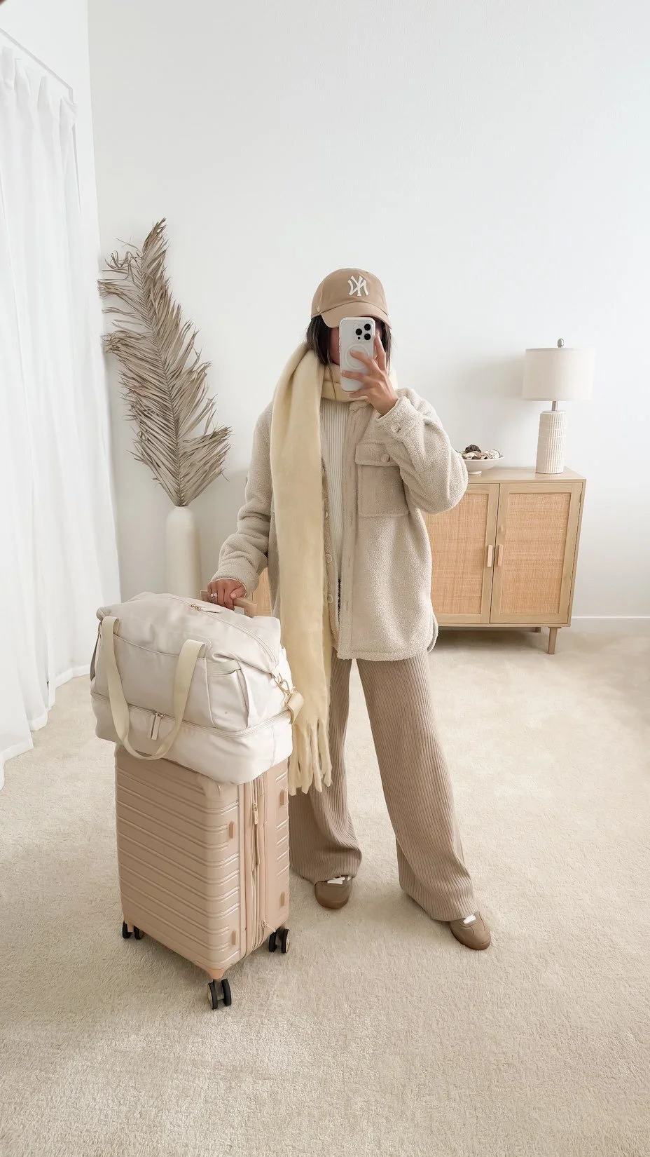 Neutral Fleece Jacket for a Relaxed Travel Vibe — Winter Travel Outfits