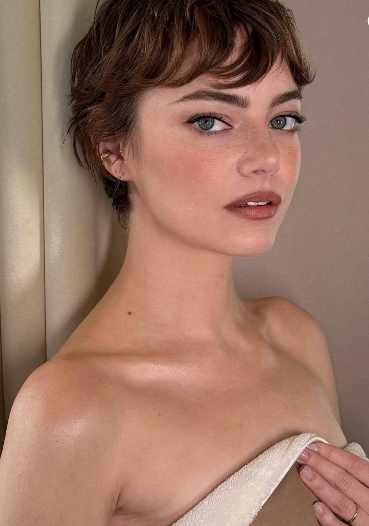 Short Wavy Brown Pixie With Textured Bangs — Winter Haircuts with Bangs