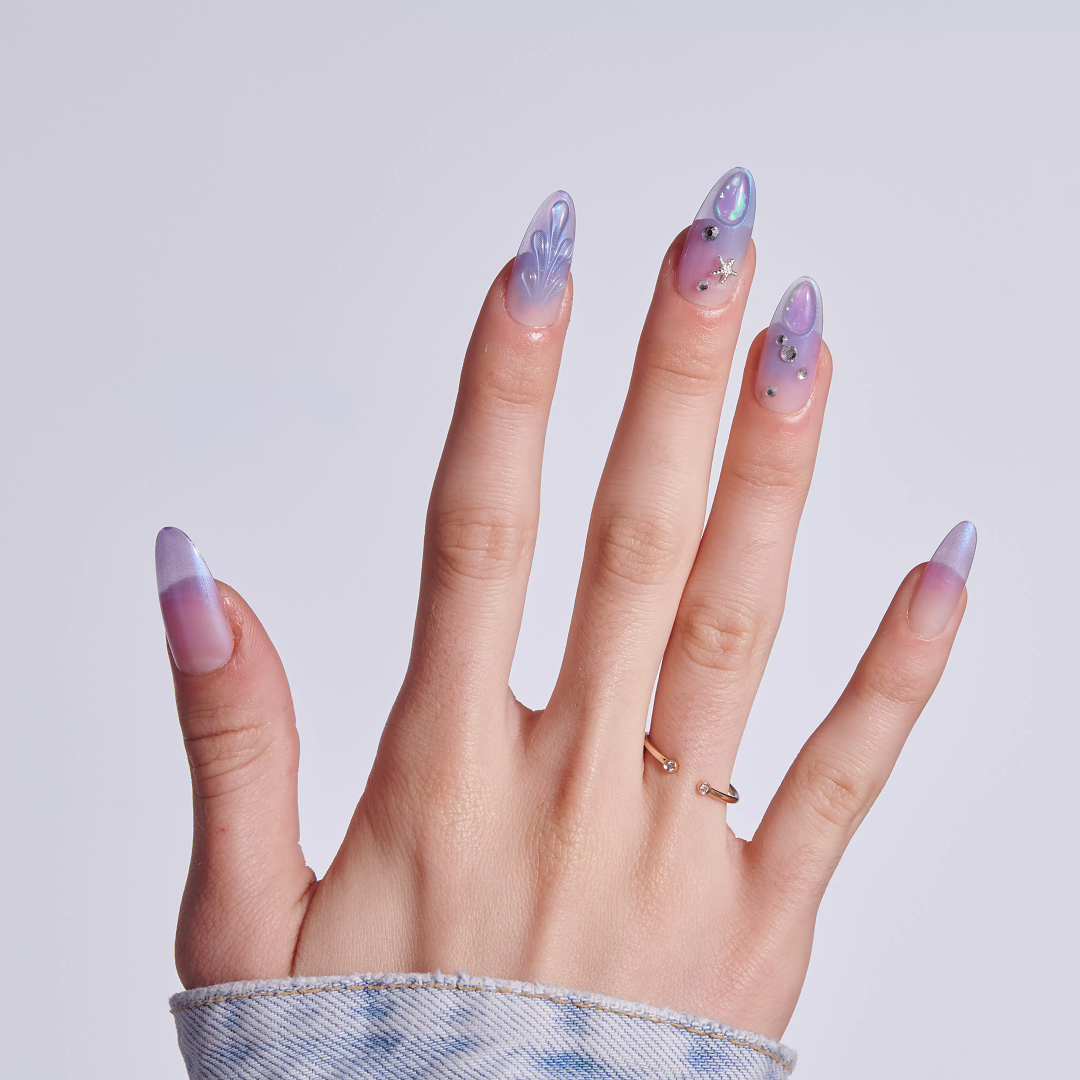 Iridescent Butterfly Gradient Ovals Iridescent Butterfly Gradient Ovals — Long Winter Nails