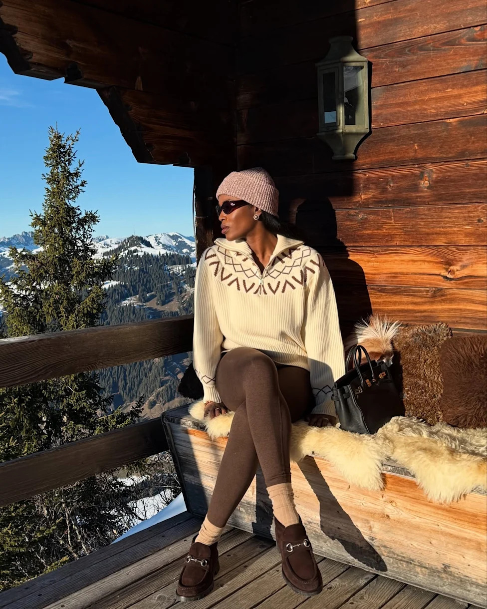 Cream Half-Zip Sweater with Geometric Pattern and Pink Beanie Cream Half-Zip Sweater with Geometric Pattern and Pink Beanie — Apres Ski Outfits