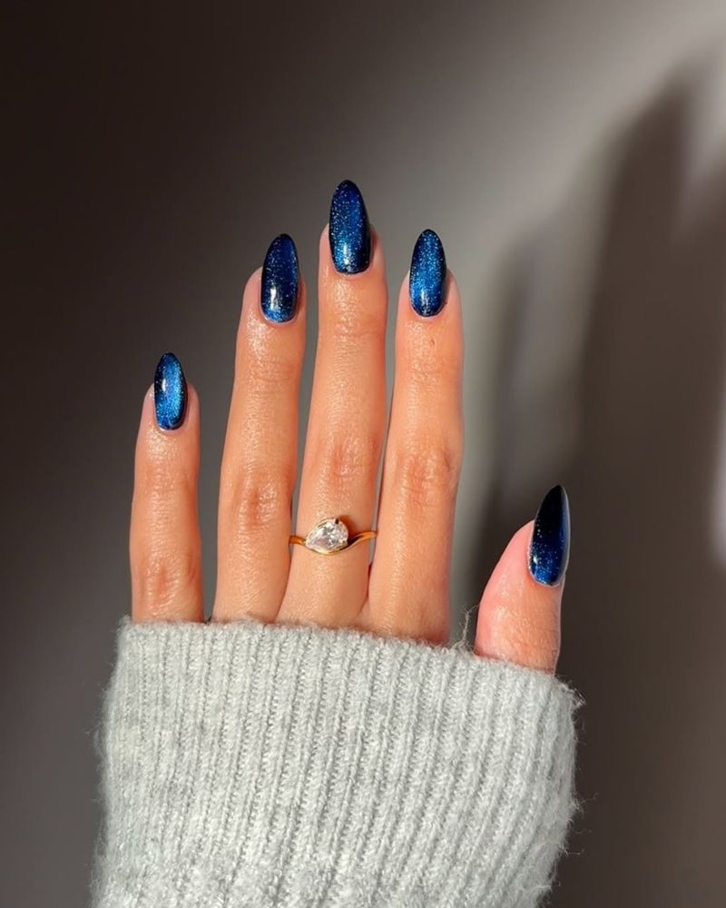 Medium Oval Cat Eye Shimmer Medium Oval Cat Eye Shimmer — Navy Blue Nails