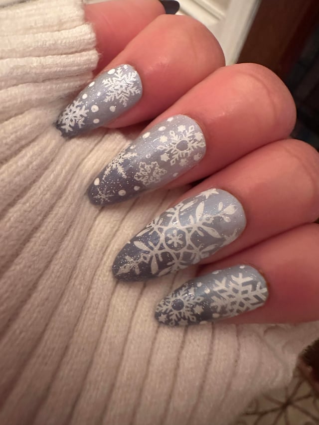 Marble Swirls in Grey, White, and Pink Marble Swirls in Grey, White, and Pink — Winter Gray Nails