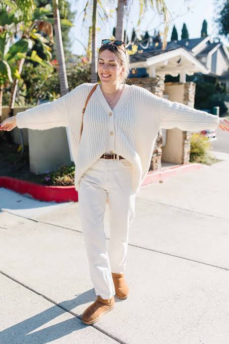 Casual Relaxed White Jeans with Oversized Knit Cardigan and Brown Accessories — Winter White Outfits