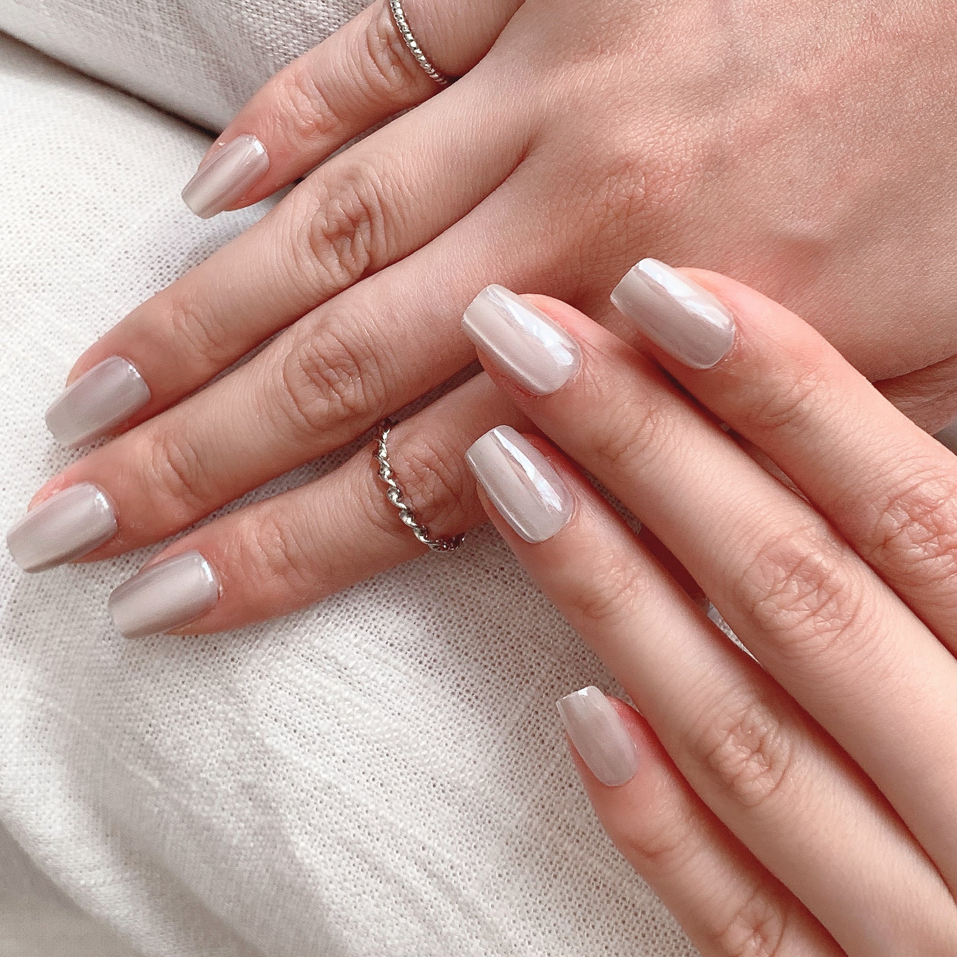 Short Square Cool Tone Chrome Short Square Cool Tone Chrome — Silver Chrome Nails