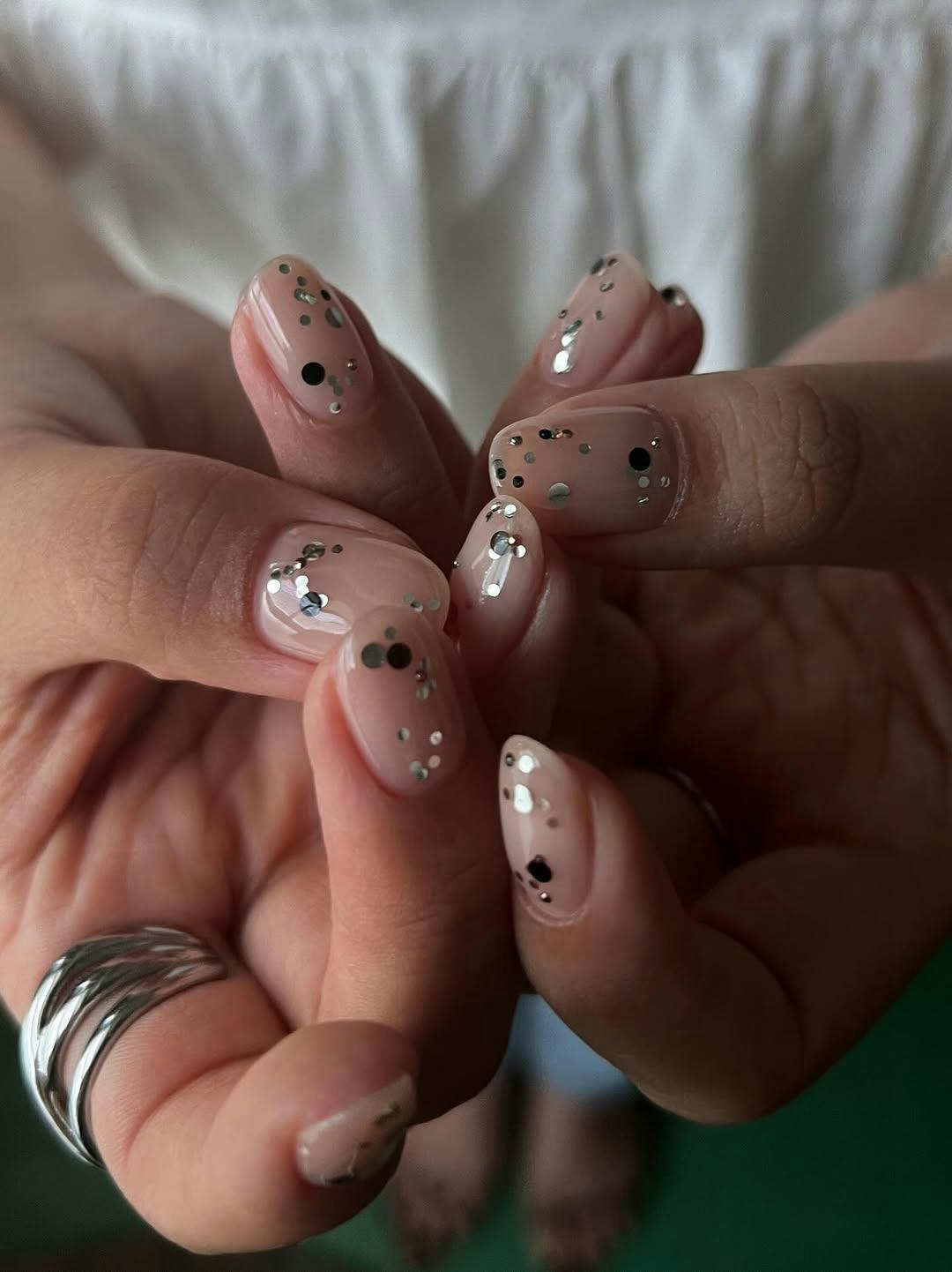 Nude Glitter Scatter Short Oval Nails Nude Glitter Scatter Short Oval Nails — Everyday Winter Nails
