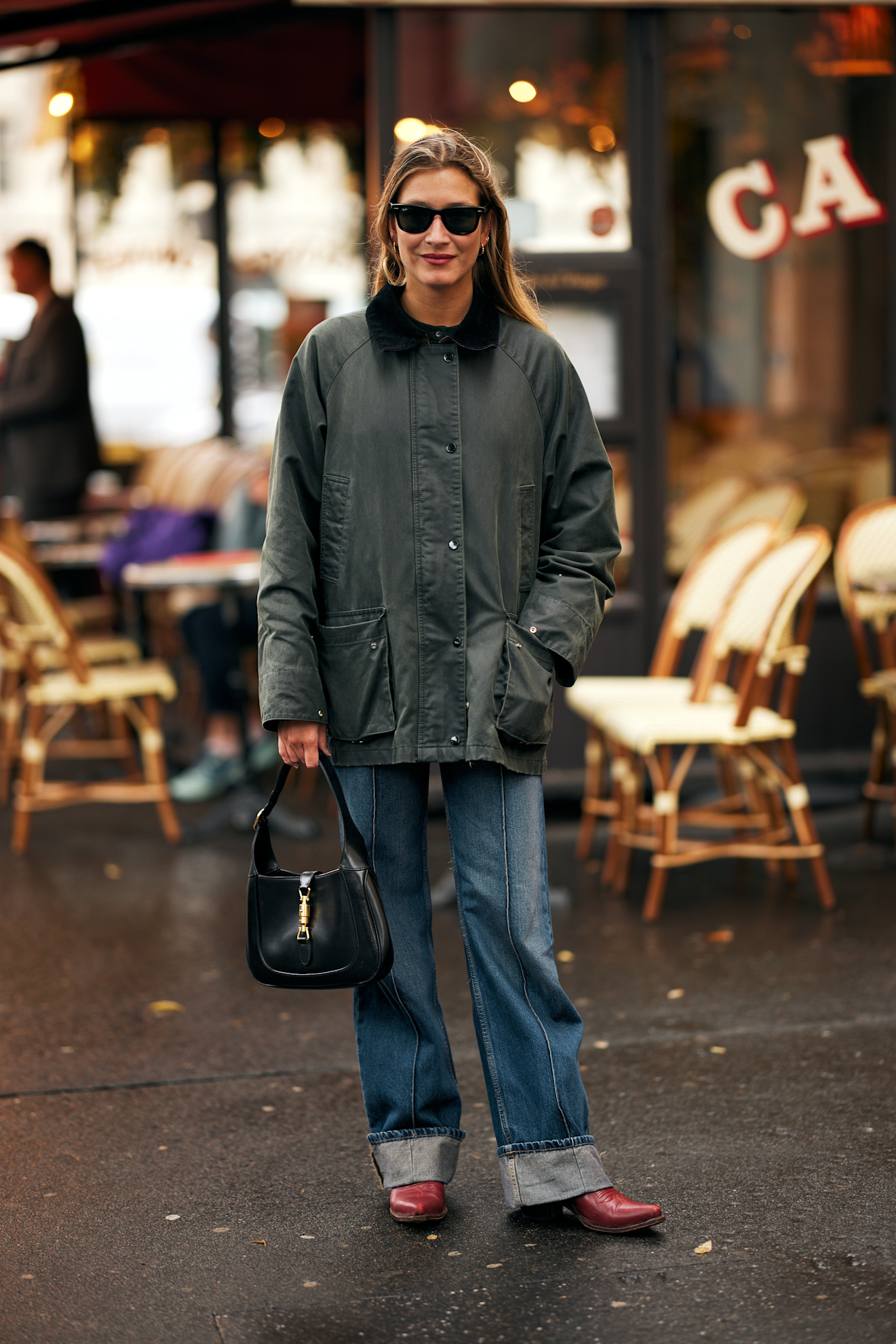 Olive Green Utility Jacket with Red Boots for a Practical Fall Look Olive Green Utility Jacket with Red Boots for a Practical Fall Look — Fall to Winter Outfits