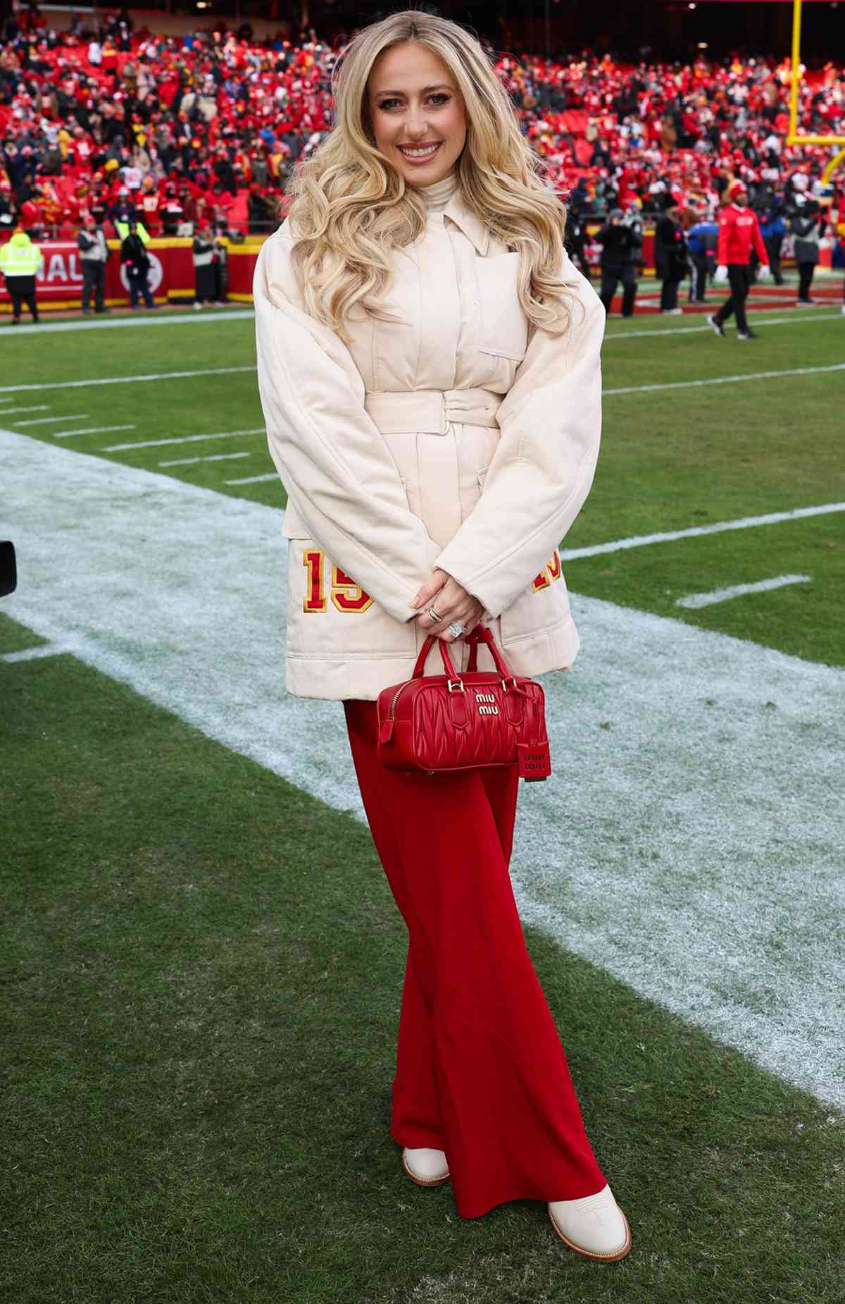 Elegant Wool Coat Over Wide-Leg Trousers Elegant Wool Coat Over Wide-Leg Trousers — Winter Football Game Outfits