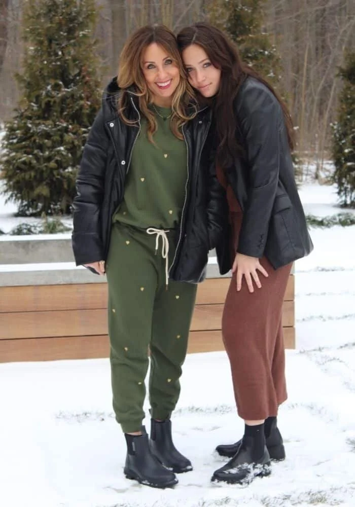 Matching Sweat Suit and Puffer Jacket for a Relaxed Winter Style — Winter College Outfits