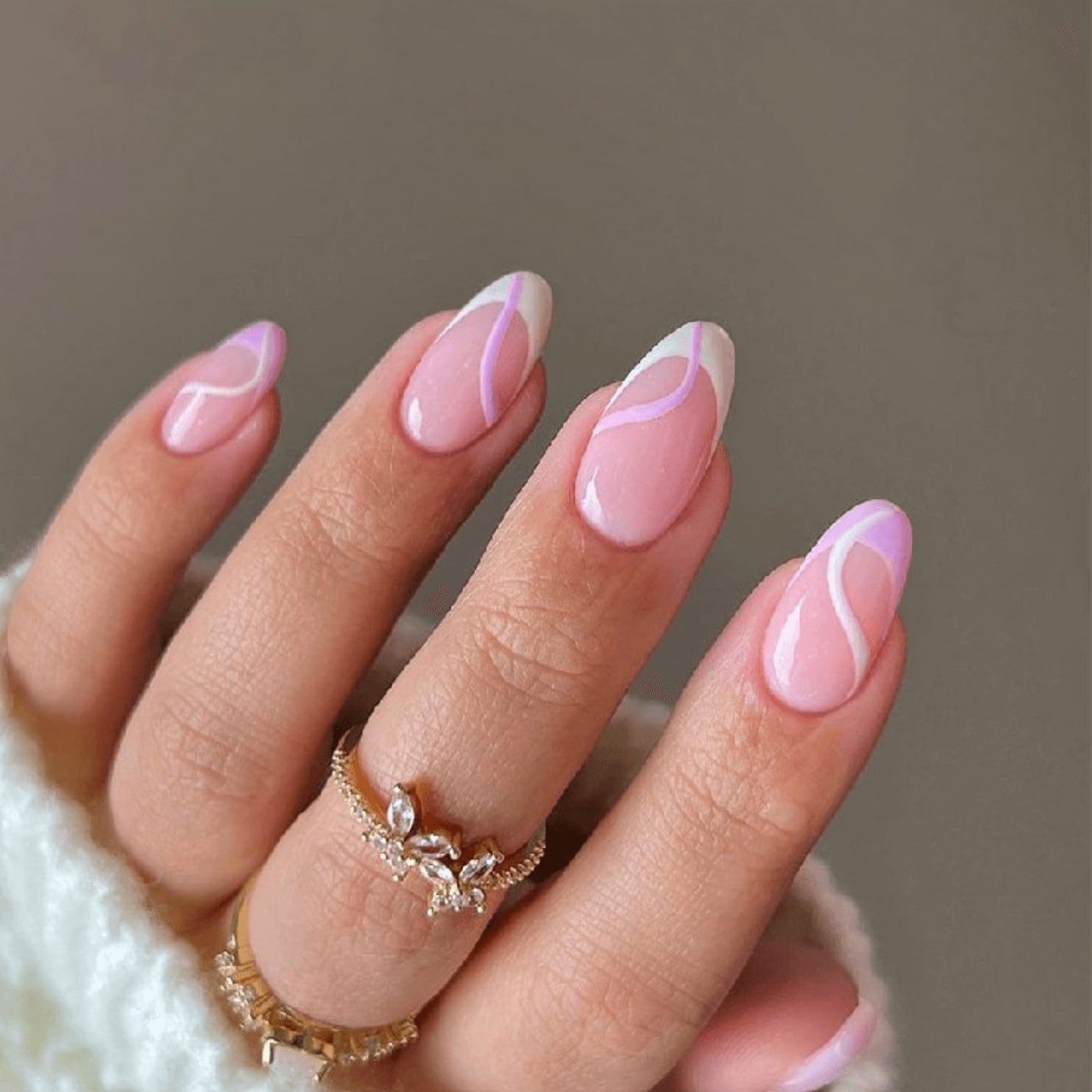 Minimalist Wavy Line Short Almond Nails