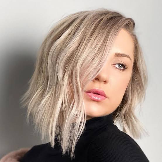 Ash Blonde Collarbone Bob With Piecey Waves — Asymmetrical Lob