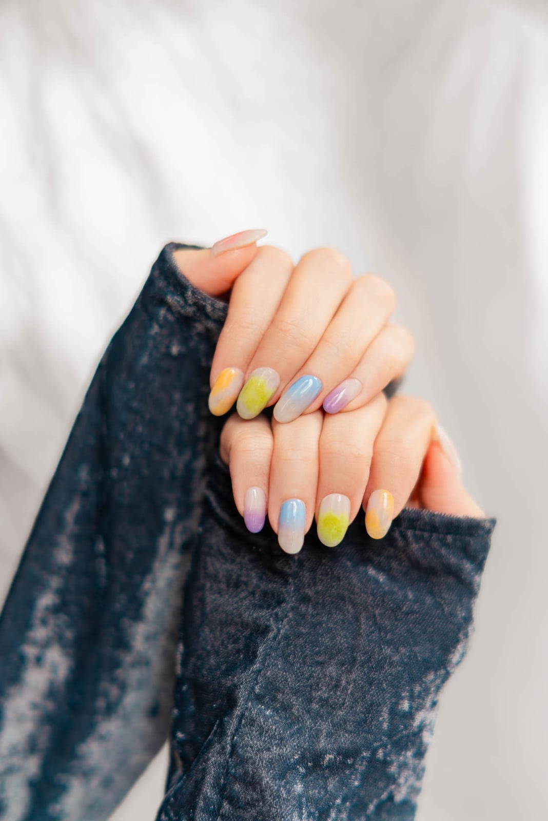 Pastel Color Blend Sheer Aura Medium Almond Nails Pastel Color Blend Sheer Aura Medium Almond Nails — Aura Nails