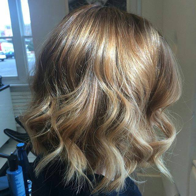 Angled Bob With Honey Blonde Highlights Angled Bob With Honey Blonde Highlights — Babylights