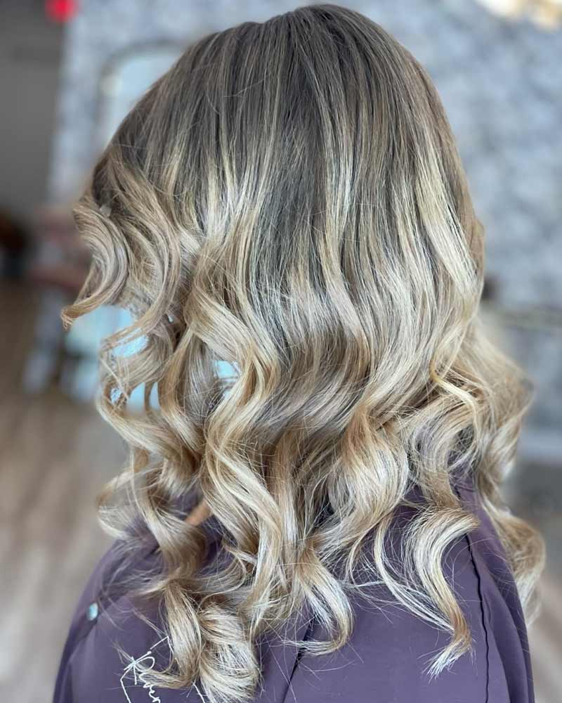 Beige Blonde Highlights On Collarbone Length Waves Beige Blonde Highlights On Collarbone Length Waves — Babylights