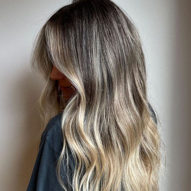 Mid-Back Beige Blonde Balayage Wet Look Mid-Back Beige Blonde Balayage Wet Look