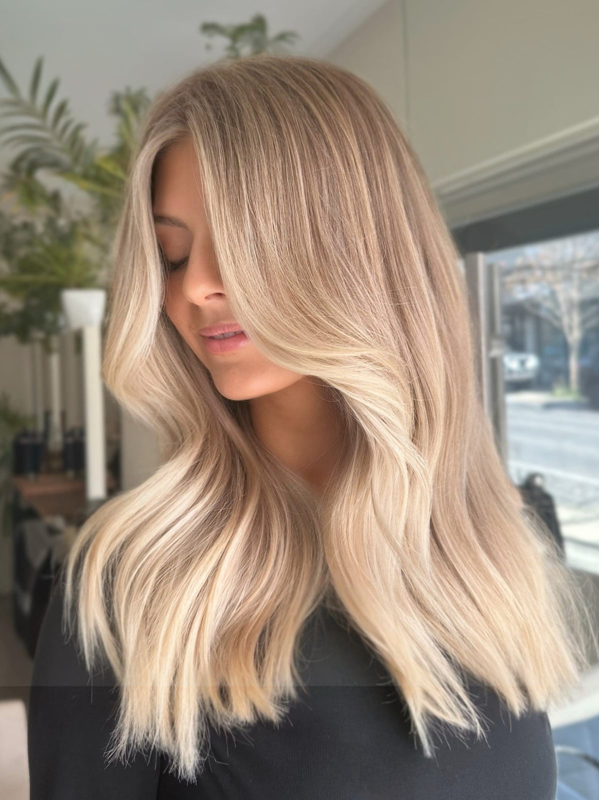 Collarbone Ash Blonde Balayage With Side Part Collarbone Ash Blonde Balayage With Side Part