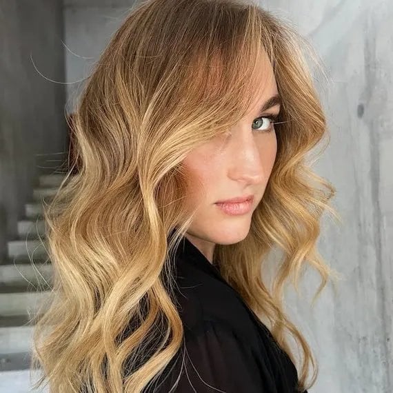 Collarbone Honey Blonde Balayage With Side Bangs Collarbone Honey Blonde Balayage With Side Bangs
