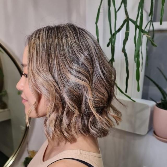 Dark Blonde Lob With Golden Balayage And Layers — Balayage on Medium Hair