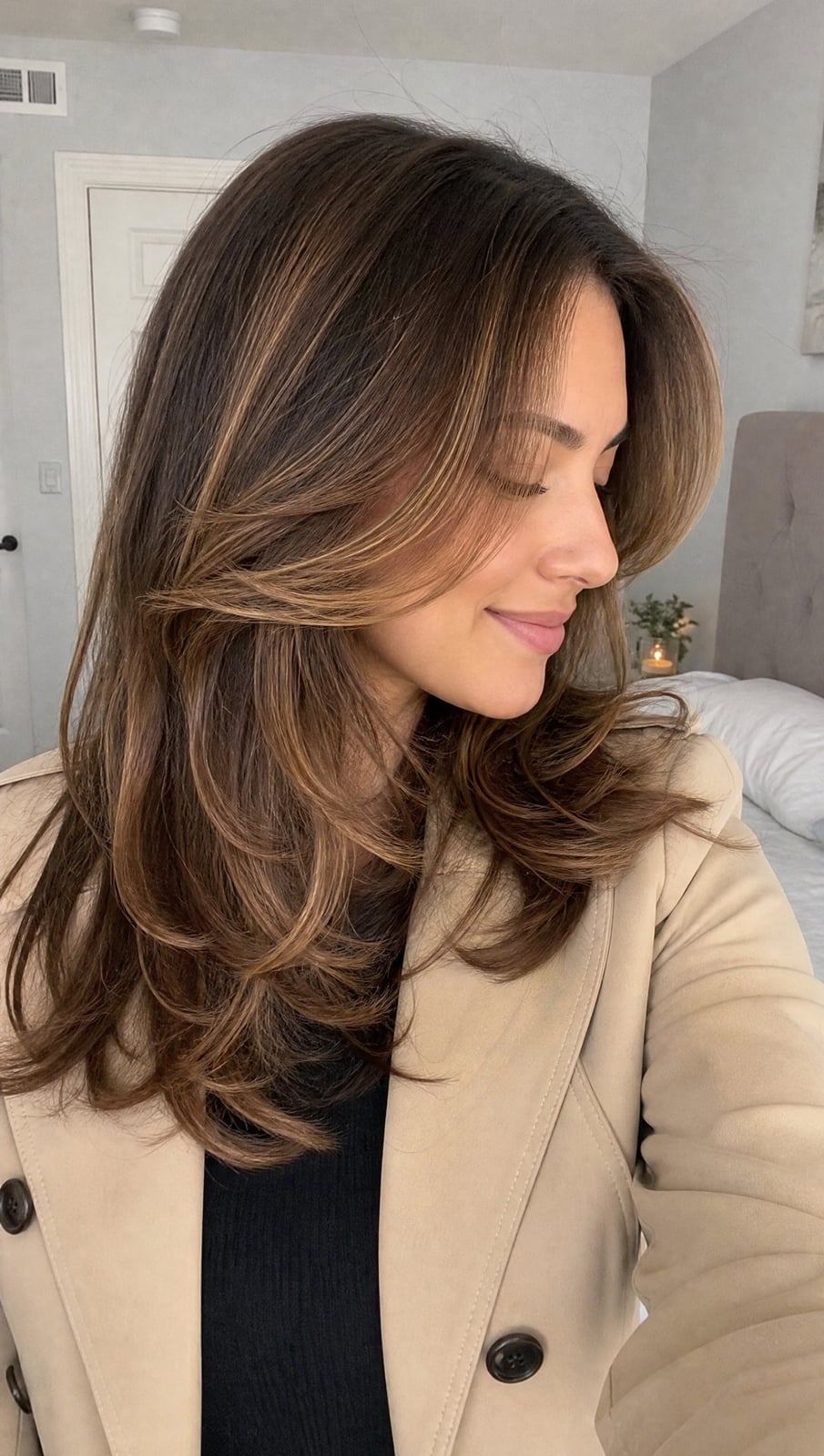Layered Hair With Honey Highlights And Face-Framing Bangs — Balayage on Medium Hair