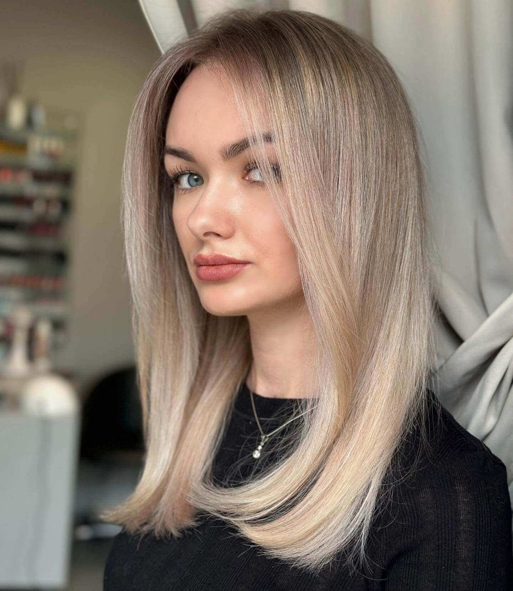Layered Collarbone Hair With Warm Blonde Balayage — Balayage on Medium Hair