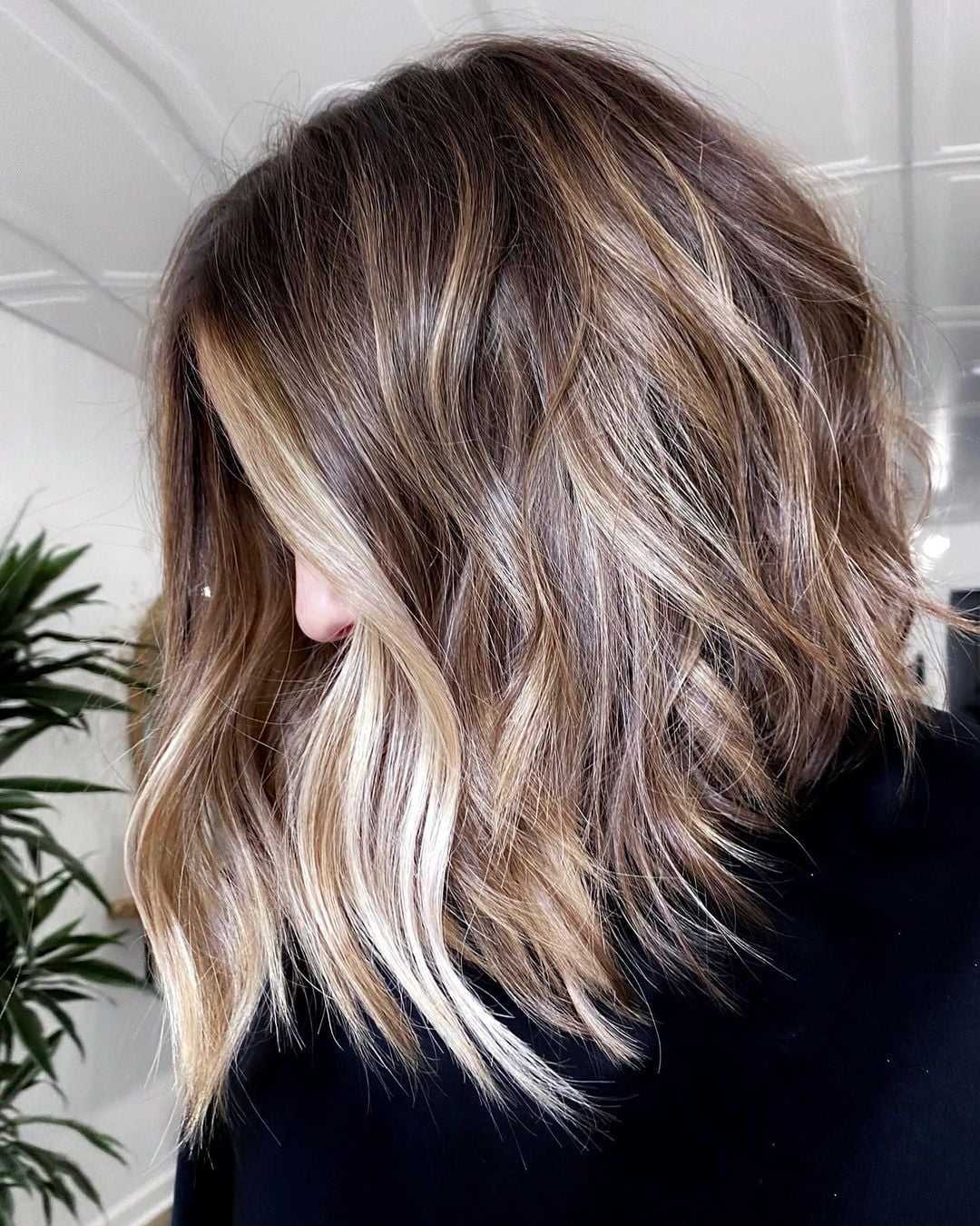 Layered Collarbone Bob With Ash Blonde Balayage, Wavy — Balayage Short Hair