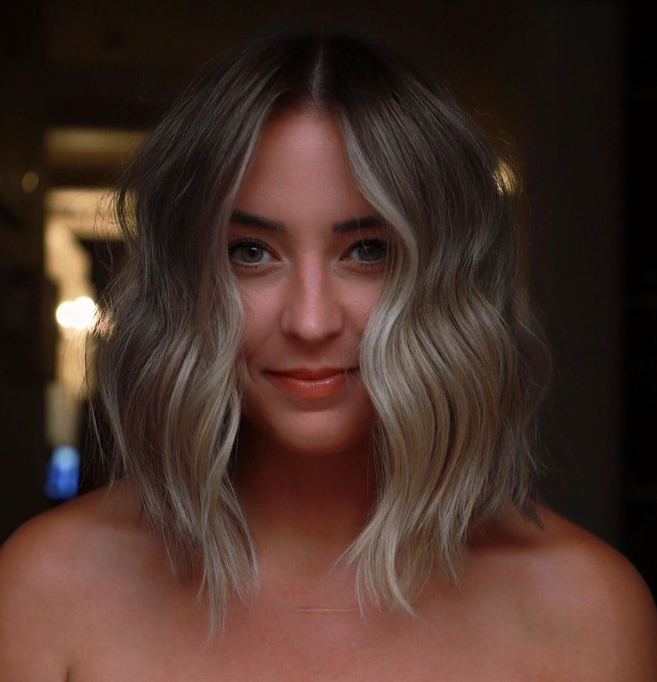 Wavy Collarbone Bob With Dark To Blonde Balayage, Middle — Balayage Short Hair
