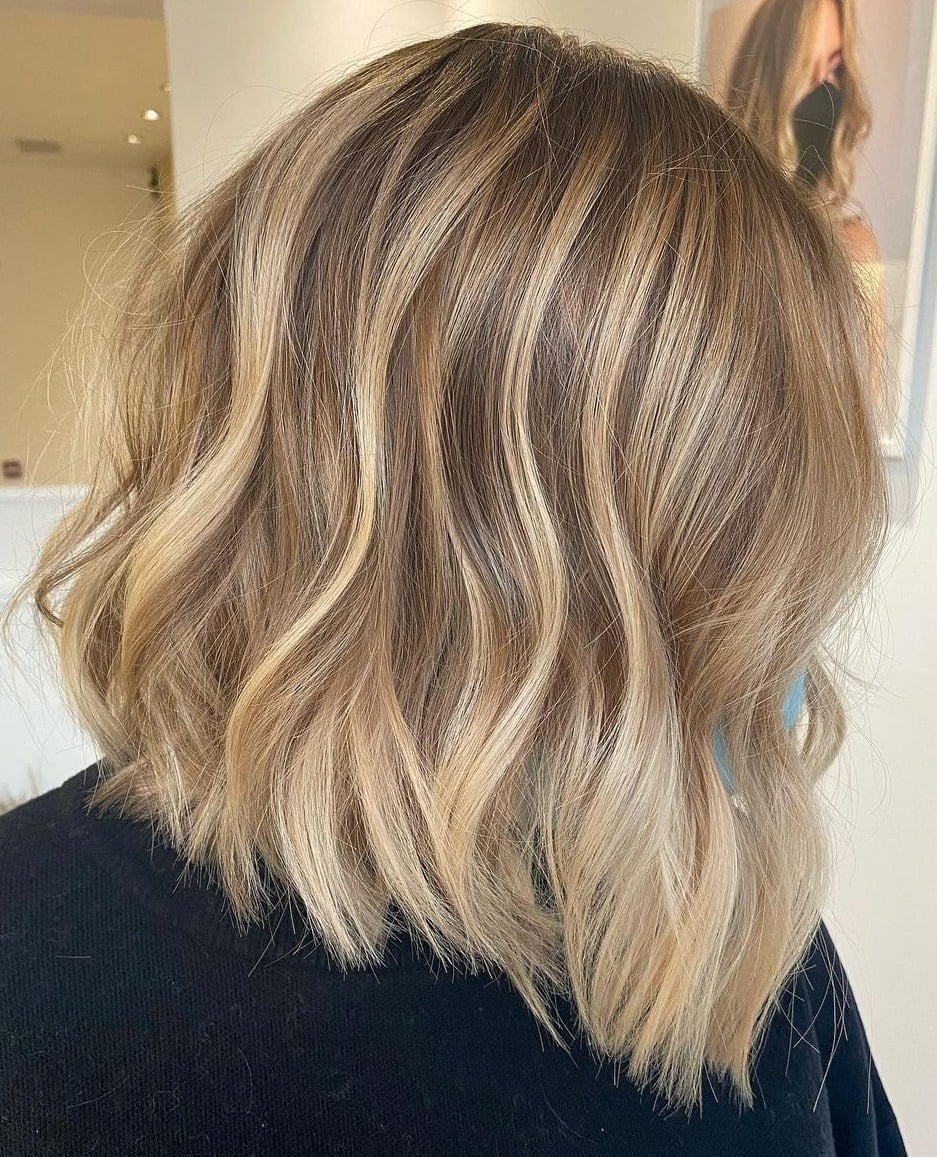 Collarbone Bob With Dark Blonde Balayage Bangs, Close-Up Take — Balayage Short Hair