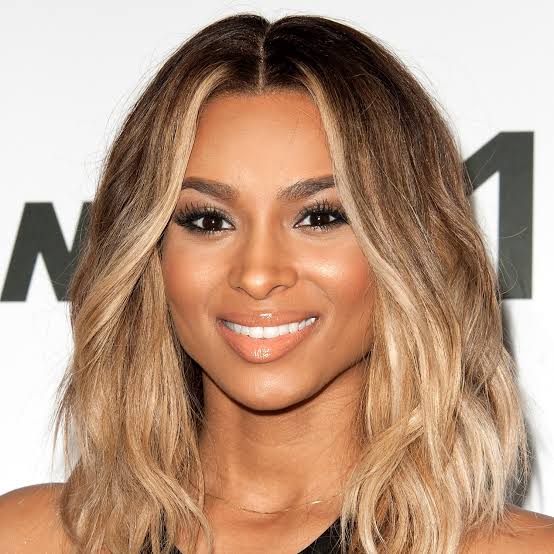 Collarbone Bob With Dark Blonde Balayage, Curtain Bangs — Balayage Short Hair