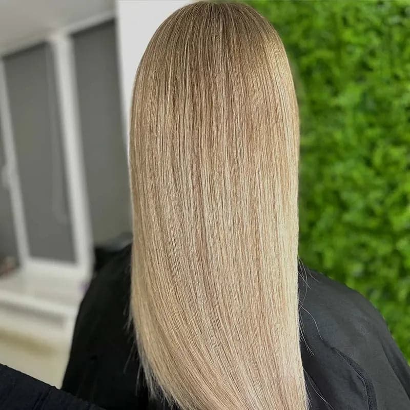 Sleek Chin-Length Blunt Bob In Light Beige Blonde Sleek Chin-Length Blunt Bob In Light Beige Blonde