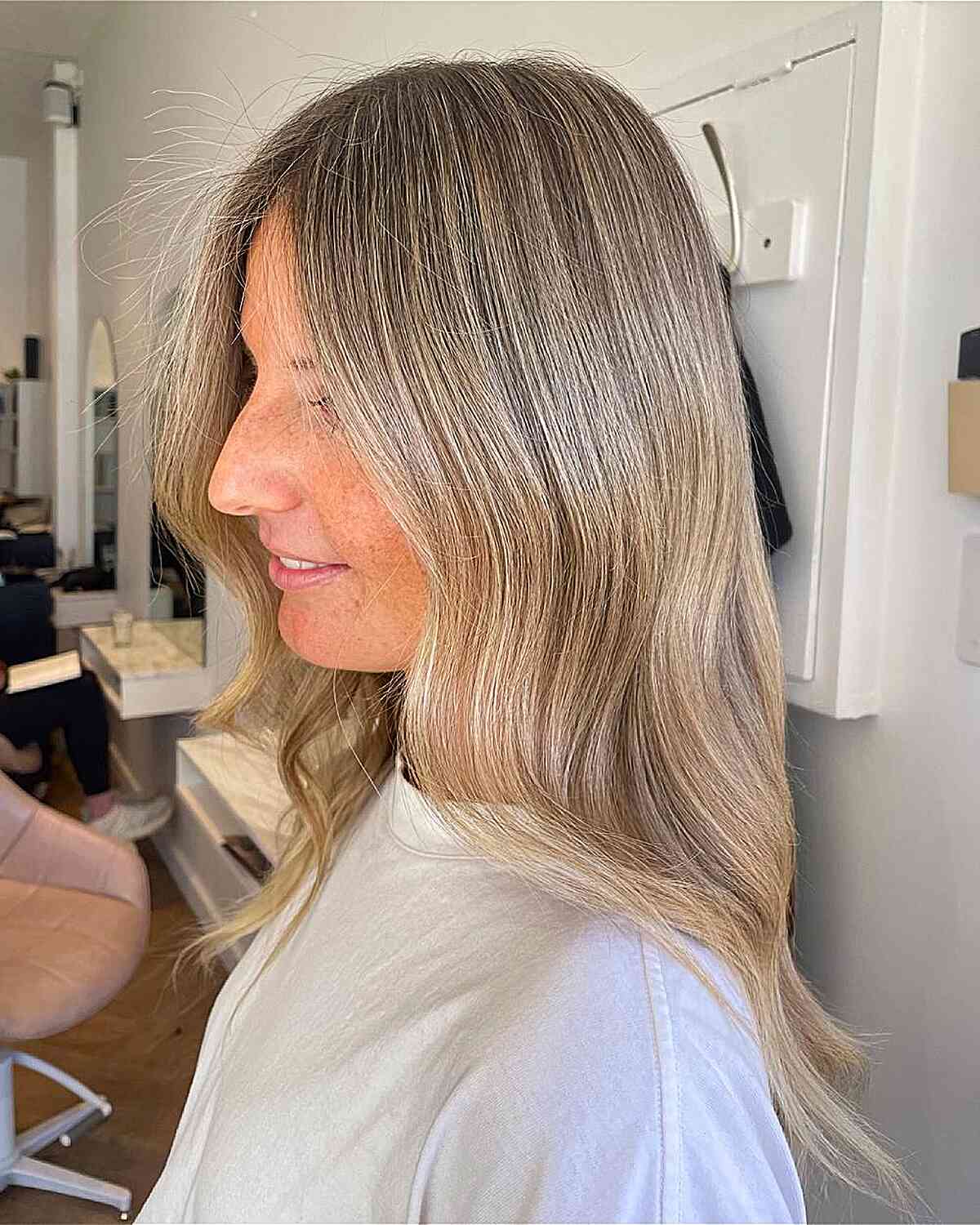Collarbone Beige Blonde With Curtain Bangs Collarbone Beige Blonde With Curtain Bangs