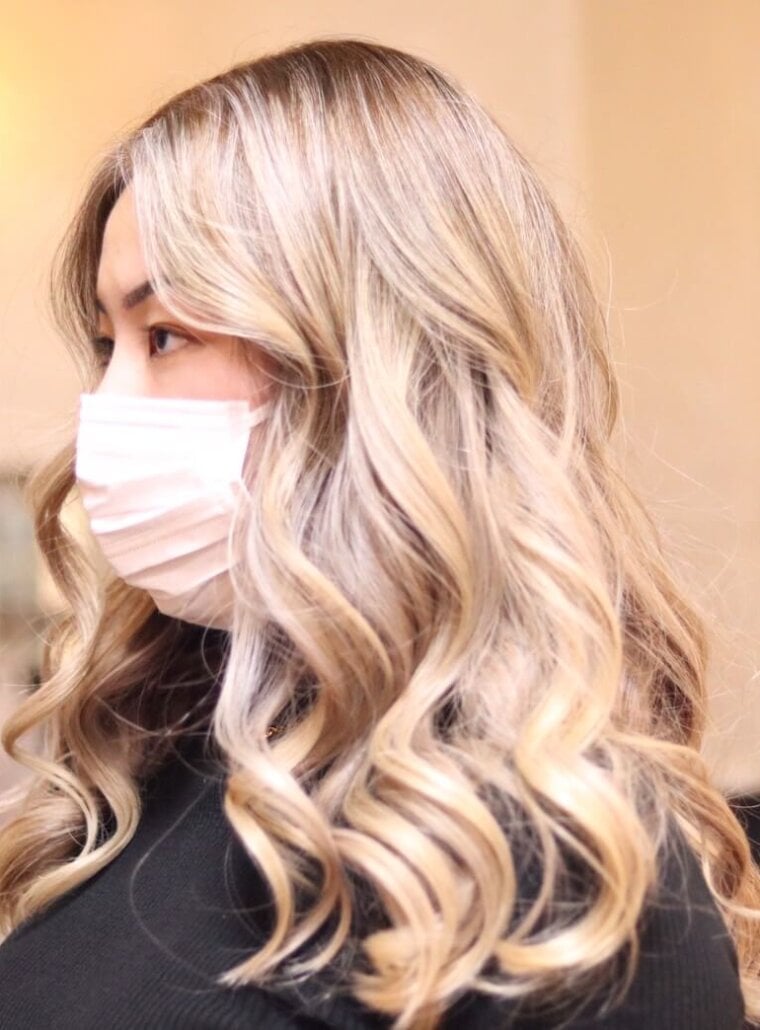 Collarbone Beige Blonde With Balayage Highlights Collarbone Beige Blonde With Balayage Highlights