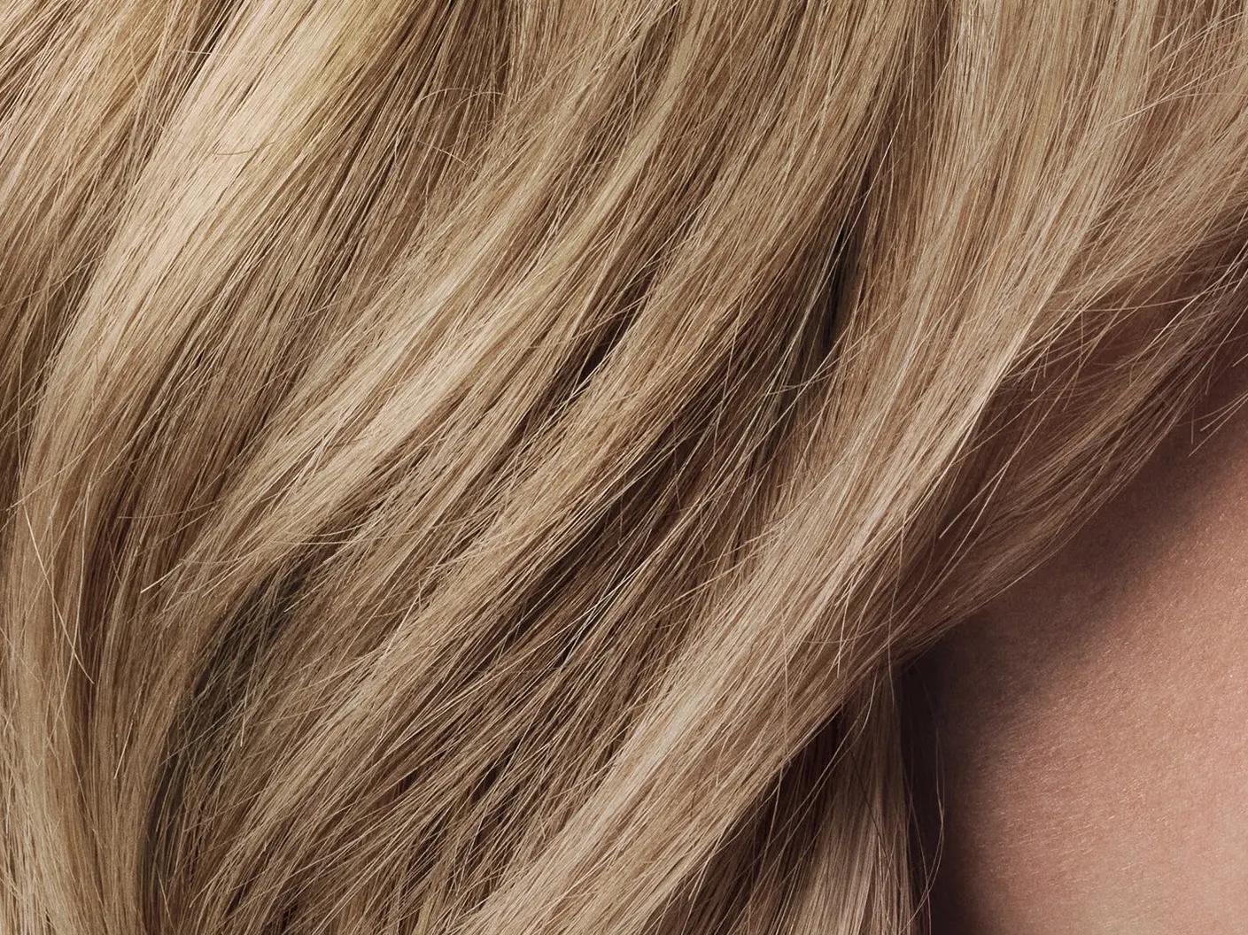 Glossy Beige Blonde With Subtle Highlights Glossy Beige Blonde With Subtle Highlights